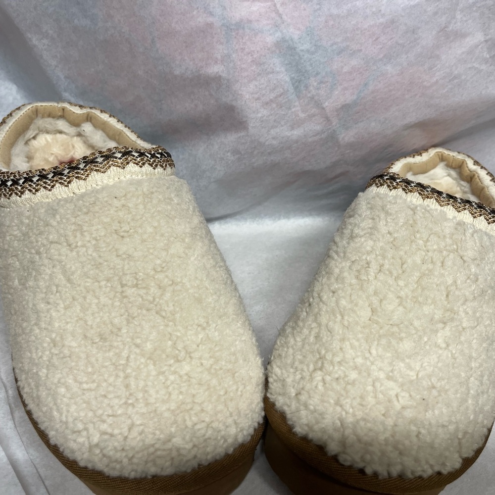 UNIONBAY Cream and Brown Ankle Booties